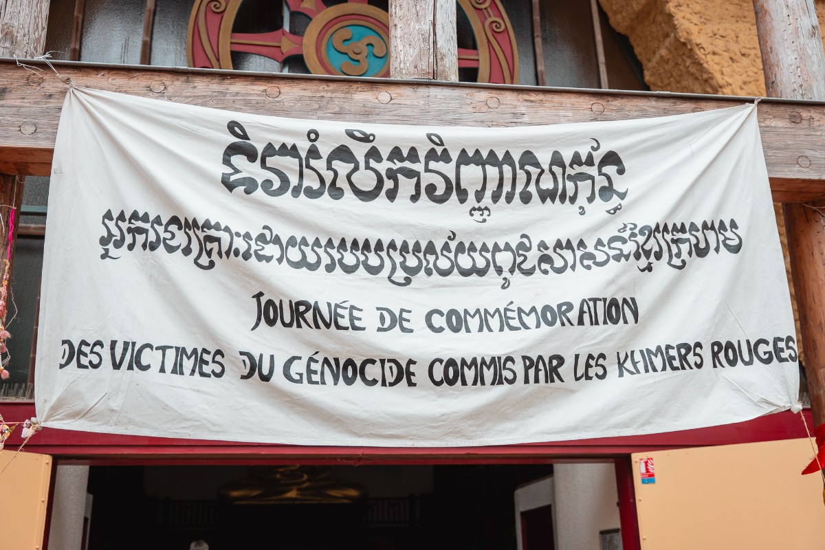 Scène de rassemblement commémoratif à la Pagode de Vincennes
